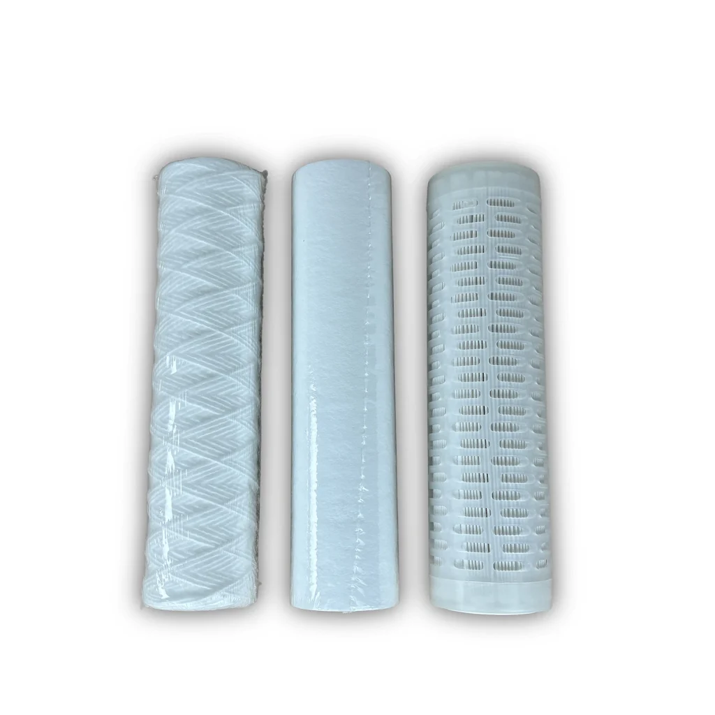 Sedimentfilter für Watermaker im Vergleich. Gewickelter Seifenfilter, Schmelzgeblasener Tiefenfilter und gefalteter Oberflächenfilter.